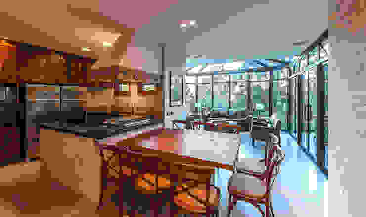 Casa das Primaveras, 30/01/1986 30/01/1986 Rustic style dining room
