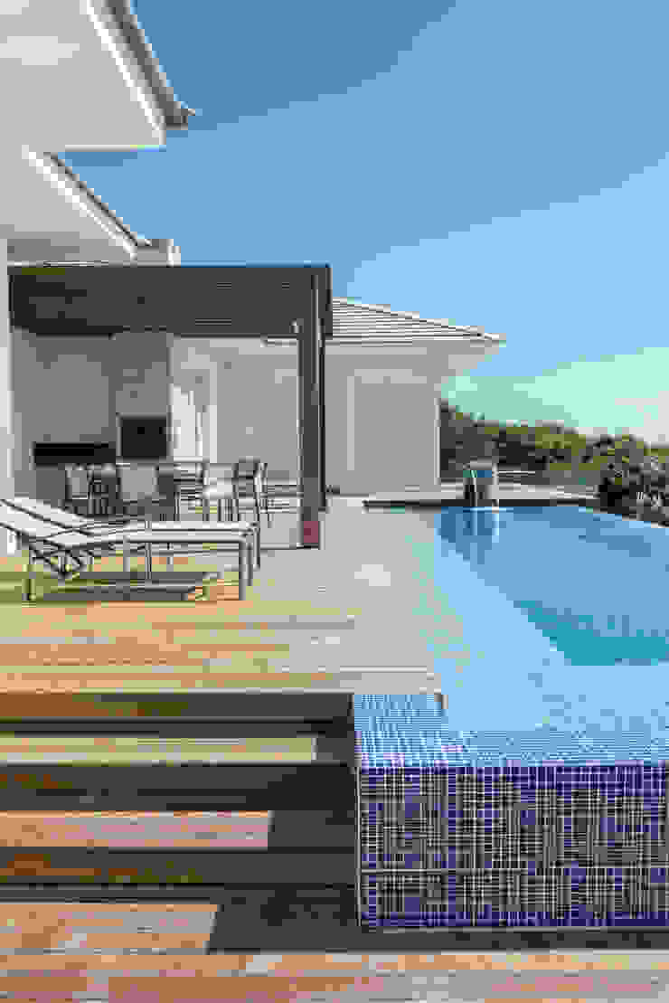 WR House Renata Matos Arquitetura & Business Terrace Solid Wood Wood effect
