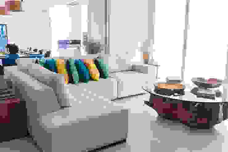 WR House Renata Matos Arquitetura & Business Living roomTV stands & cabinets Cotton Beige
