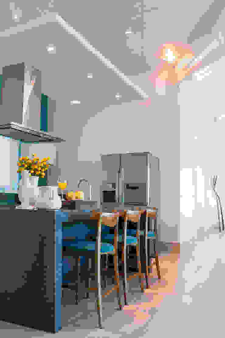WR House Renata Matos Arquitetura & Business Kitchen