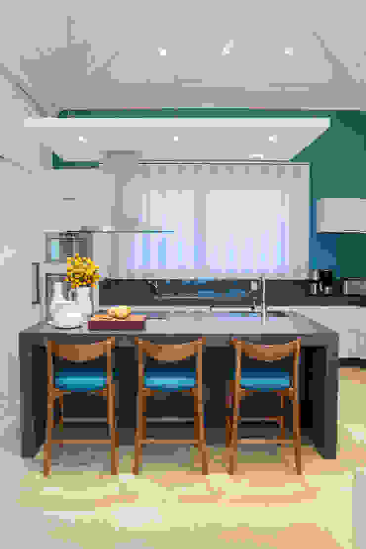 WR House Renata Matos Arquitetura & Business Kitchen