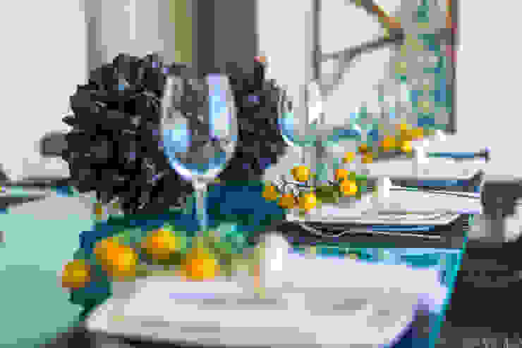 WR House Renata Matos Arquitetura & Business Dining roomCrockery & glassware Turquoise