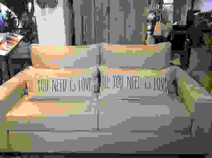 MUEBLES Y SILLONES DISEÑO VIVO Living roomSofas & armchairs