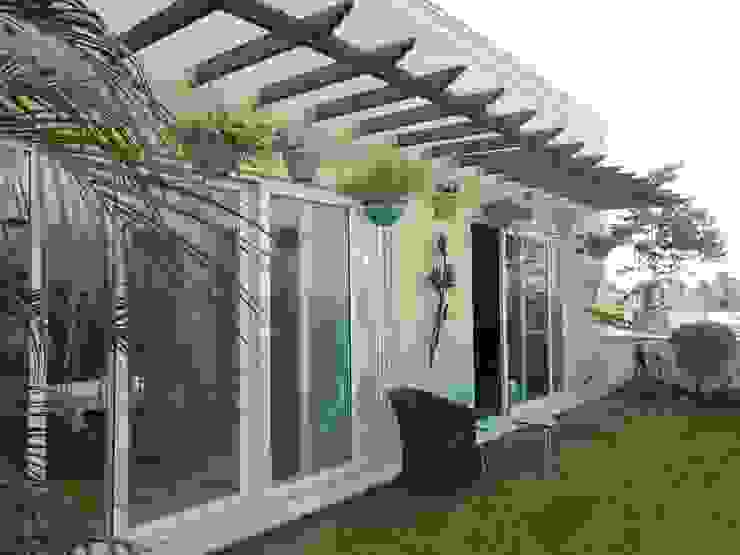 Exterior Painting , Quik Solution Quik Solution Mediterranean style balcony, porch & terrace