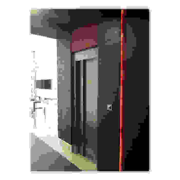 Portal tesifonte torradoarquitectura Modern Corridor, Hallway and Staircase