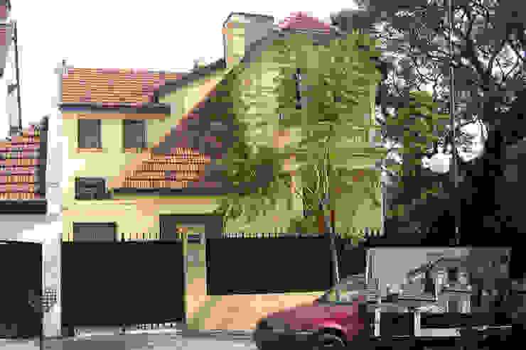 Antes y después de la fachada Radrizzani Rioja Arquitectos Casas eclécticas Concreto Amarillo