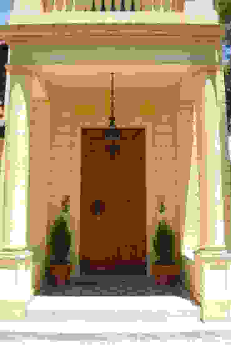 Puerta de entrada Radrizzani Rioja Arquitectos Puertas y ventanas eclécticas Madera Marrón