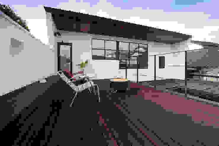 Sakurayama-Architect-Design Modern style balcony, porch & terrace