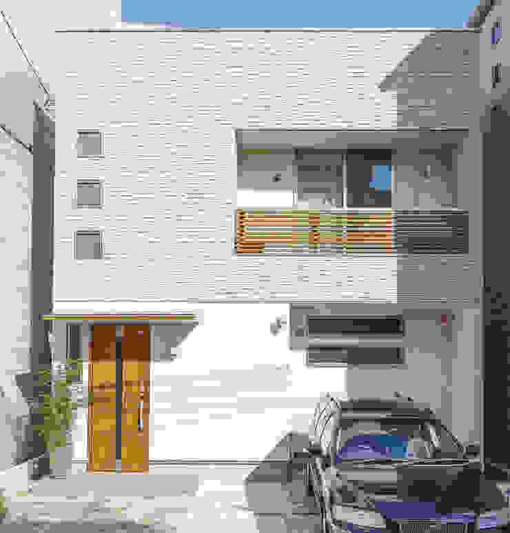 広いバルコニーのある家, 福島工務店株式会社 福島工務店株式会社 Modern houses Tiles