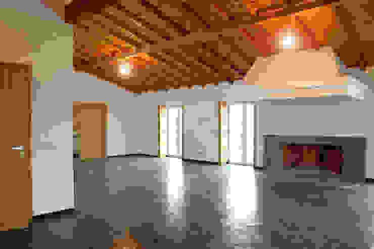 Rustic style living room by BL Design Arquitectura e Interiores Rustic