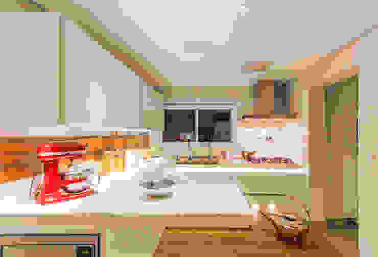Enzo Sobocinski Arquitetura & Interiores Cuisine moderne Bois d'ingénierie Effet bois