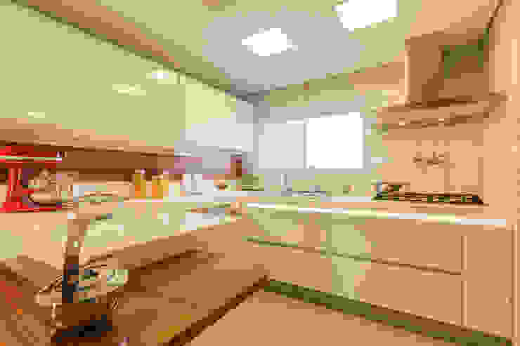 Enzo Sobocinski Arquitetura & Interiores Cuisine moderne Bois d'ingénierie Effet bois