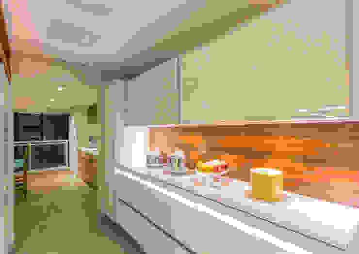Enzo Sobocinski Arquitetura & Interiores Cuisine moderne Bois d'ingénierie Effet bois