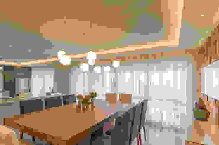 Enzo Sobocinski Arquitetura & Interiores Salle à manger moderne Bois massif Effet bois