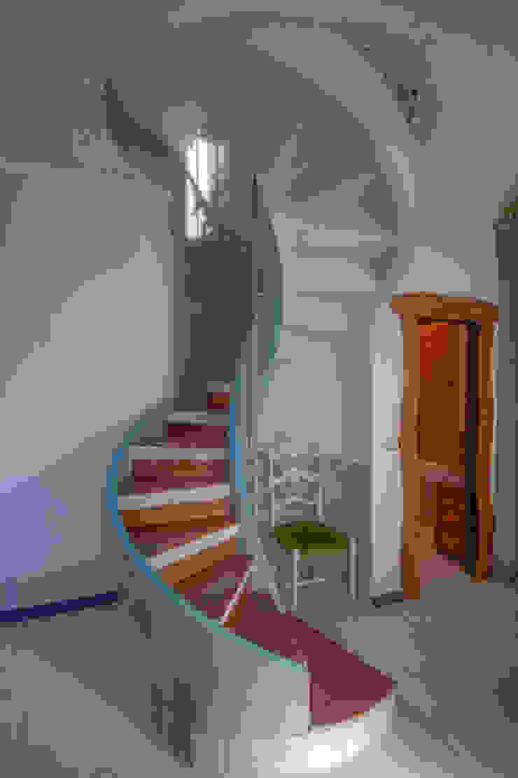 Emilio Rescigno - Fotografia Immobiliare Corredor, vestíbulo e escadasEscadas