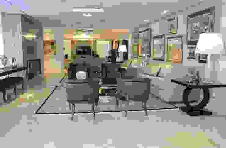 Living Yara Mendes Design de Interiores Salas de estar clássicas Porta-retratos,Mobília,Sofá,Cadeira,Iluminação,Luminária,Design de interiores,Mesa,Sala de estar,Madeira