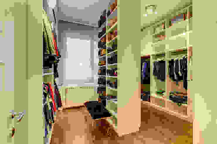 homify Modern dressing room