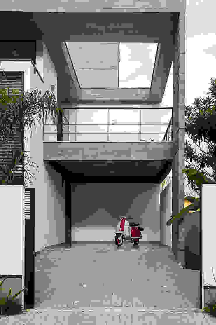 Casa E, PJV Arquitetura PJV Arquitetura Modern garage/shed