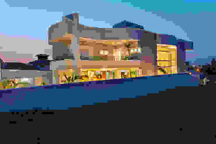 Maisons modernes par Arquiteto Aquiles Nícolas Kílaris Moderne Béton