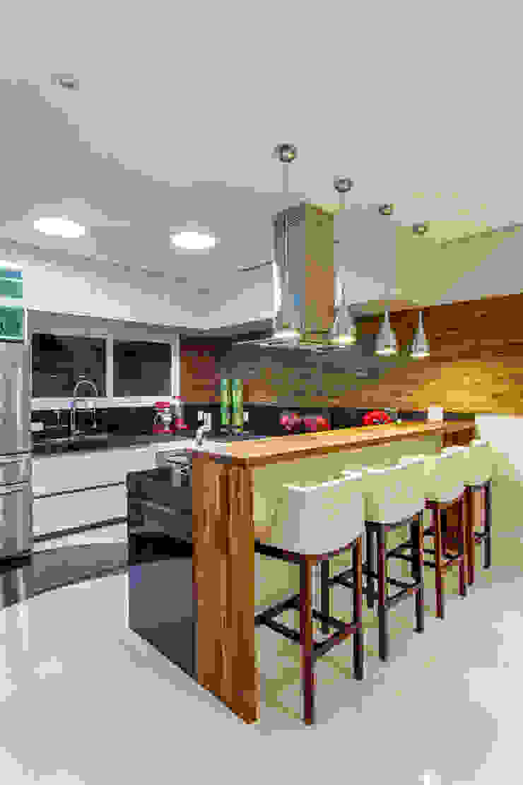 Cuisine moderne par Arquiteto Aquiles Nícolas Kílaris Moderne Bois Effet bois