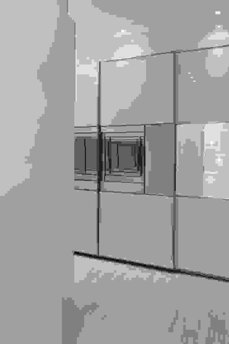 Dressing moderne par Arquiteto Aquiles Nícolas Kílaris Moderne MDF