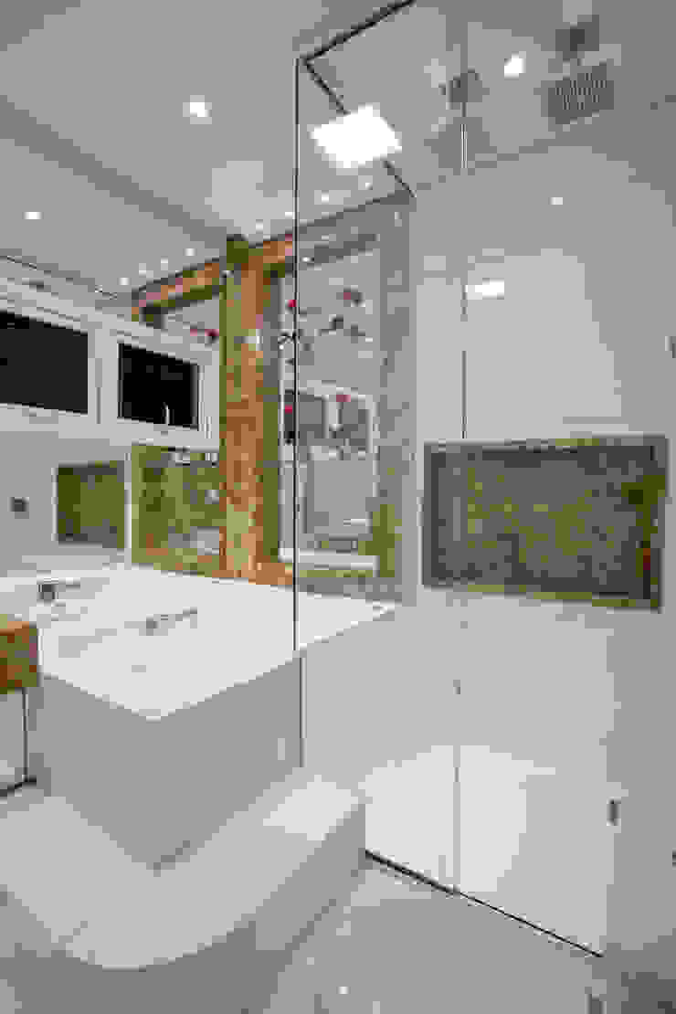 Salle de bain moderne par Arquiteto Aquiles Nícolas Kílaris Moderne Marbre