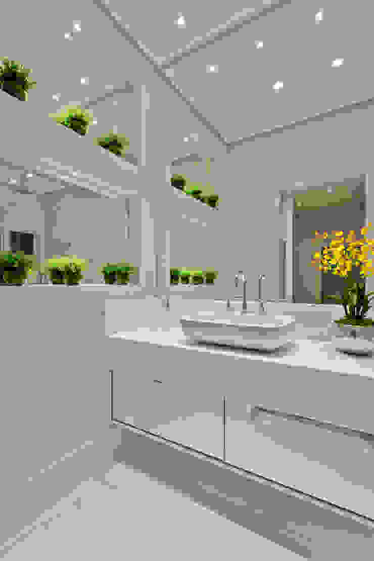 Salle de bain moderne par Arquiteto Aquiles Nícolas Kílaris Moderne Marbre