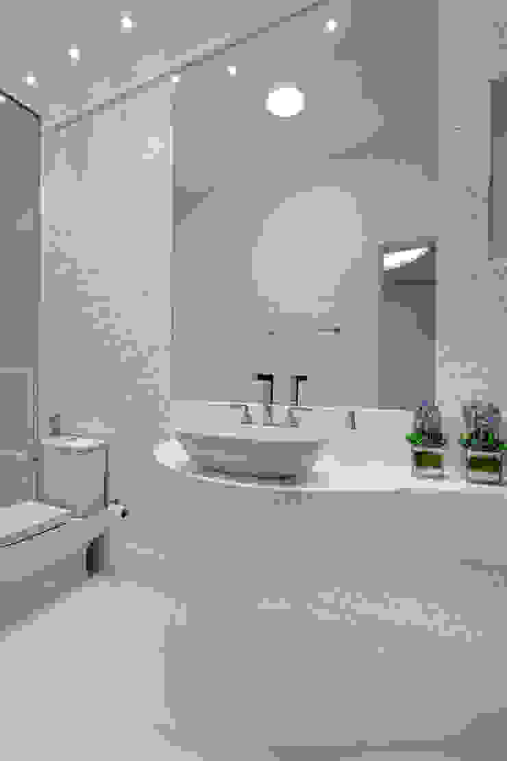 Salle de bain moderne par Arquiteto Aquiles Nícolas Kílaris Moderne Marbre
