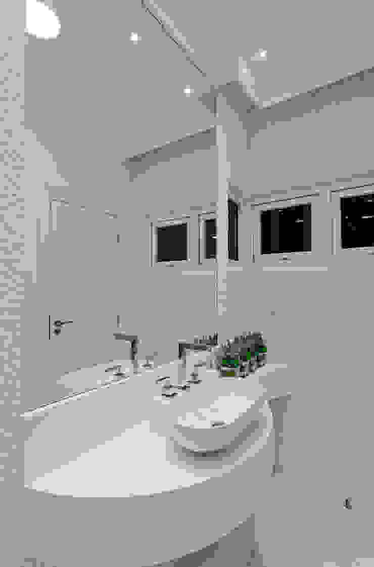 Salle de bain moderne par Arquiteto Aquiles Nícolas Kílaris Moderne Marbre