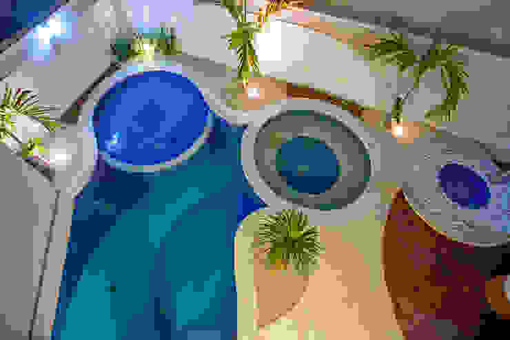 Piscine moderne par Arquiteto Aquiles Nícolas Kílaris Moderne Béton