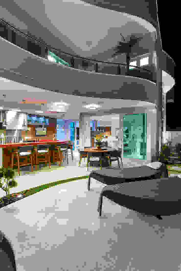 Maisons modernes par Arquiteto Aquiles Nícolas Kílaris Moderne Béton