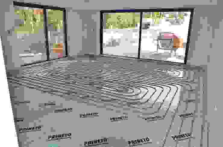 piso radiante hidráulico Salas de estar modernas por Dynamic444 (departamento de climatização) Moderno