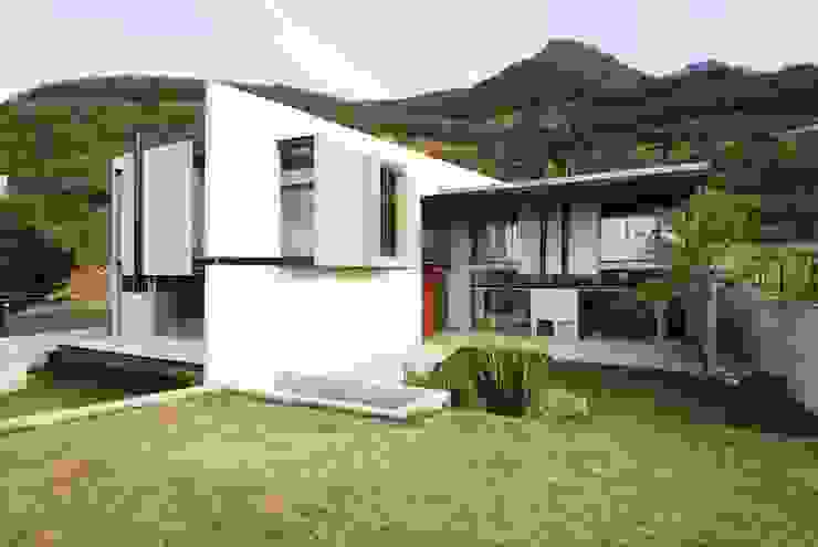 homify Modern houses Concrete Grey