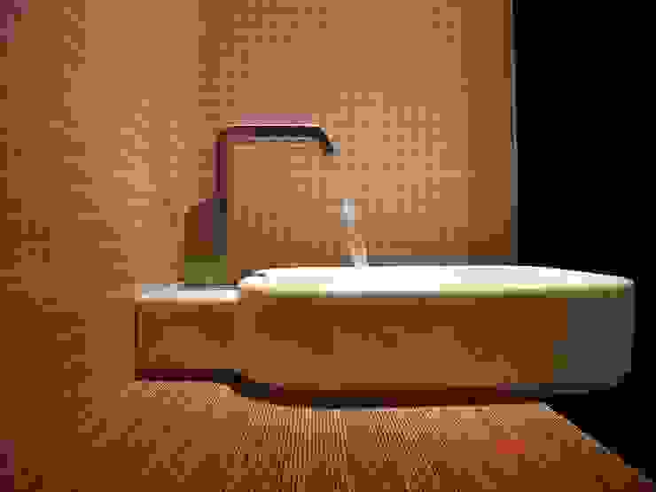Bathrooms/ Dynamic444 od Dynamic444 Nowoczesny