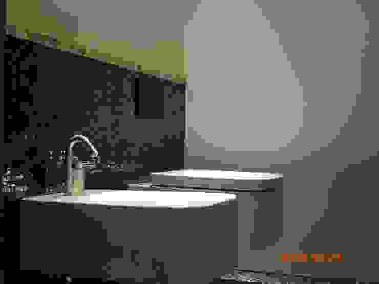 Bathrooms/ Dynamic444 od Dynamic444 Nowoczesny