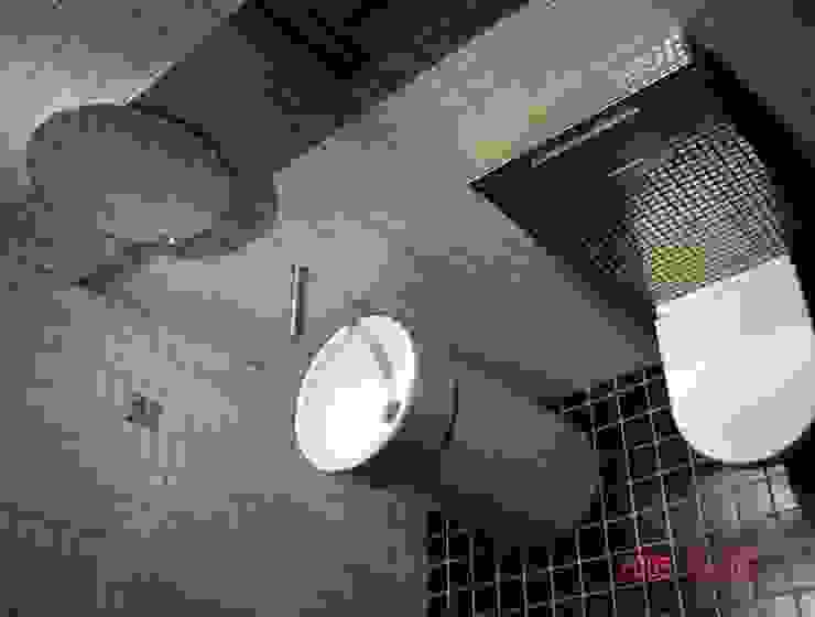 Bathrooms/ Dynamic444 od Dynamic444 Nowoczesny