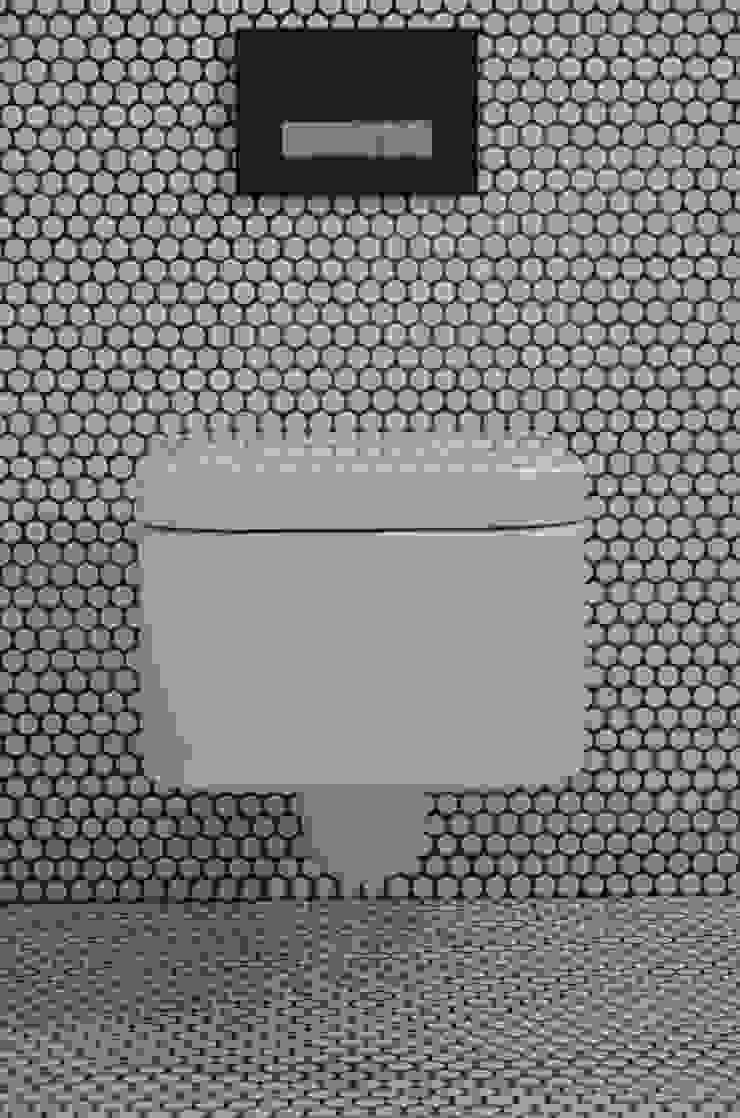 Bathrooms/ Dynamic444 od Dynamic444 Nowoczesny