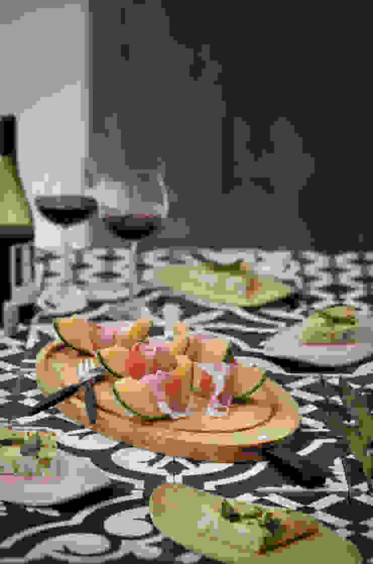 Festtafel: den Tisch zu Weihnachten festlich decken, Connox Connox İskandinav Yemek Odası Ahşap Kahverengi Yemek Takımı & Bardaklar