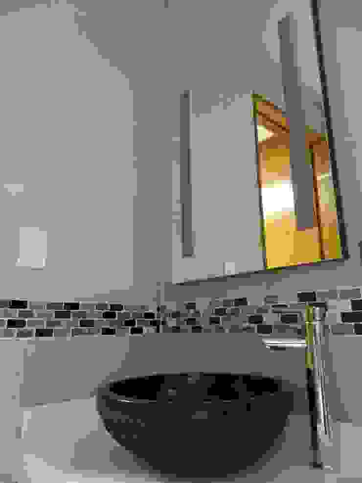 ECNarquitectura Modern style bathrooms