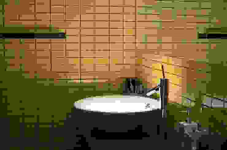 Bathrooms/ Dynamic444 od Dynamic444 Nowoczesny