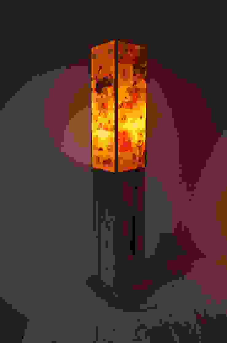 Stehlampen aus durchscheinendem Hirnholz von Holz Leuchtet | homify