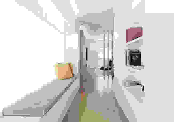 Vivienda GM, onside onside Minimalist corridor, hallway & stairs