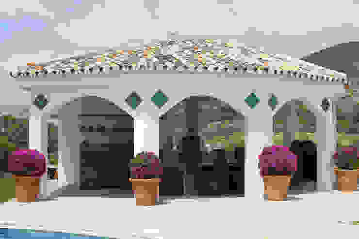 A splash of colour for a home BBQ Gvega Ceramica Mediterranean style garden Ceramic Turquoise Accessories & decoration