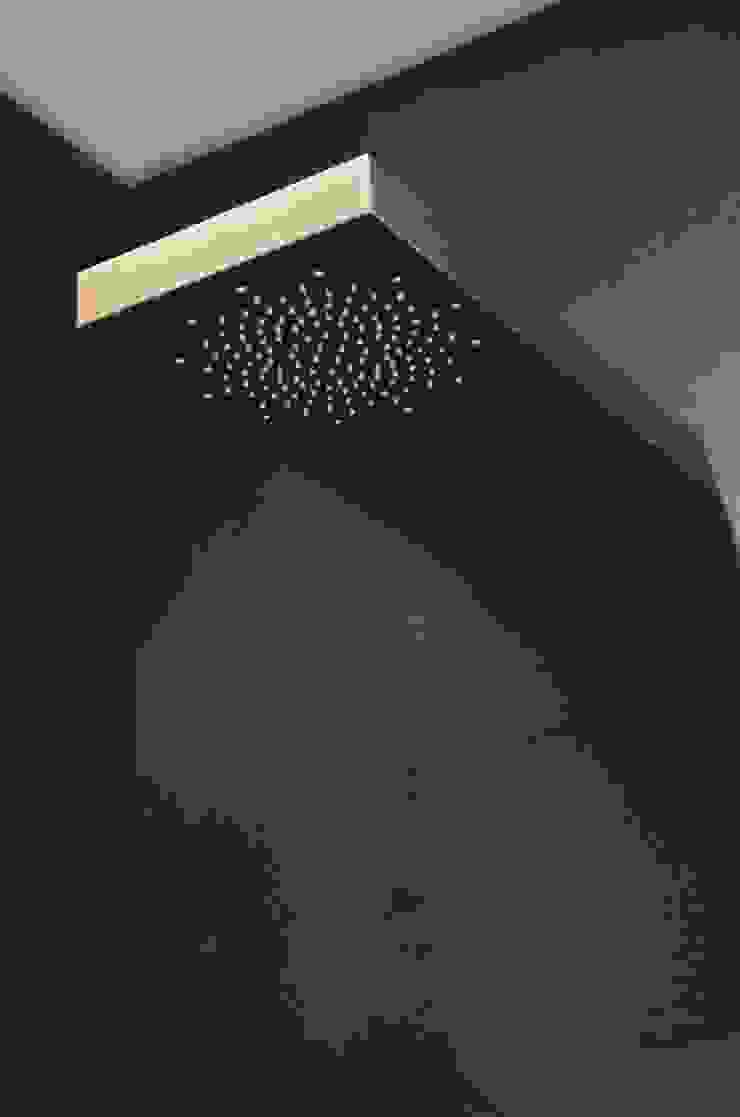 Bathrooms/ Dynamic444 od Dynamic444 Nowoczesny
