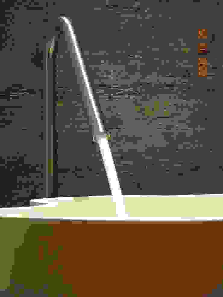 Bathrooms/ Dynamic444 od Dynamic444 Nowoczesny