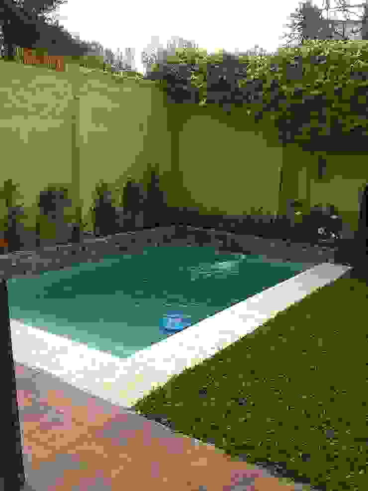 Pileta en Jardín Reducido, CC|arquitectos CC|arquitectos Rustikale Pools
