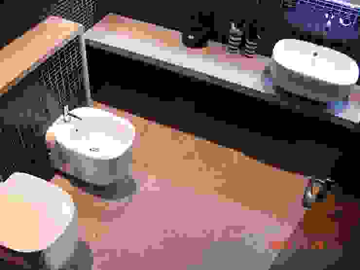 Bathrooms/ Dynamic444 od Dynamic444 Nowoczesny