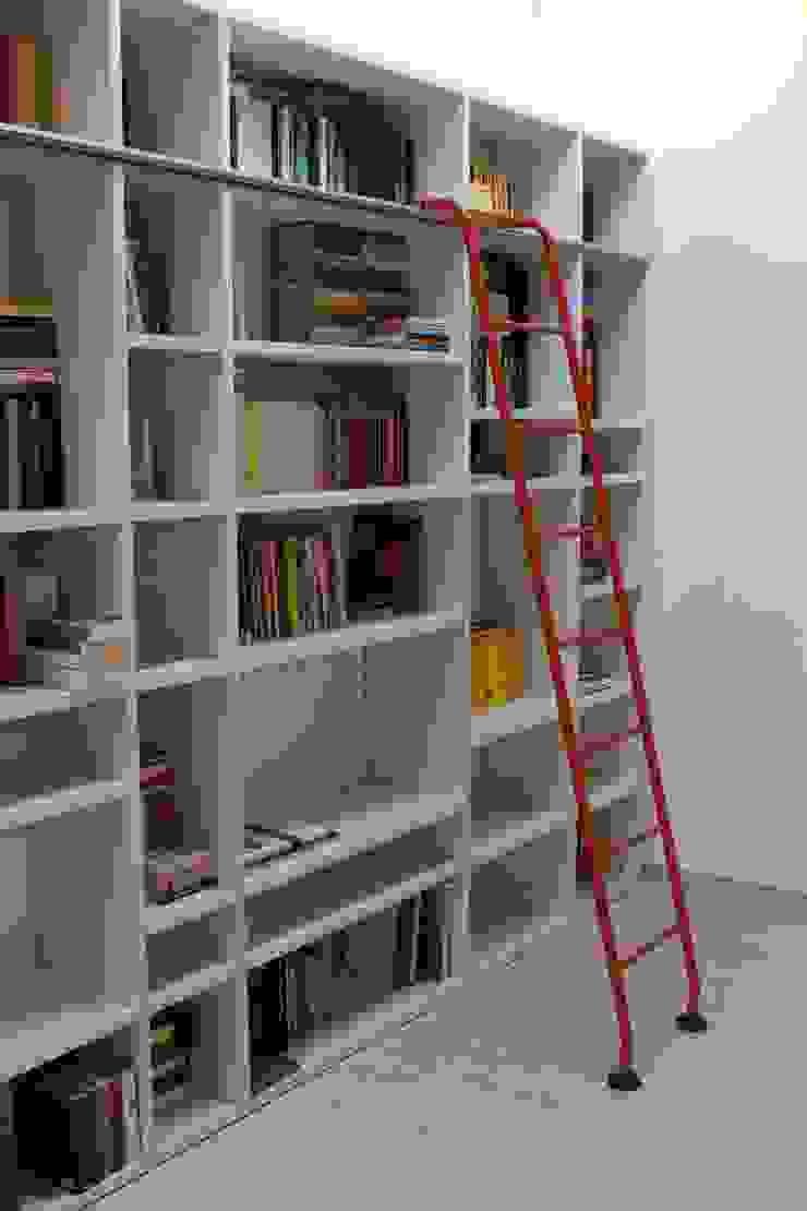 Realizzazioni Adami|Zeni Ingegneria e Architettura Modern Study Room and Home Office
