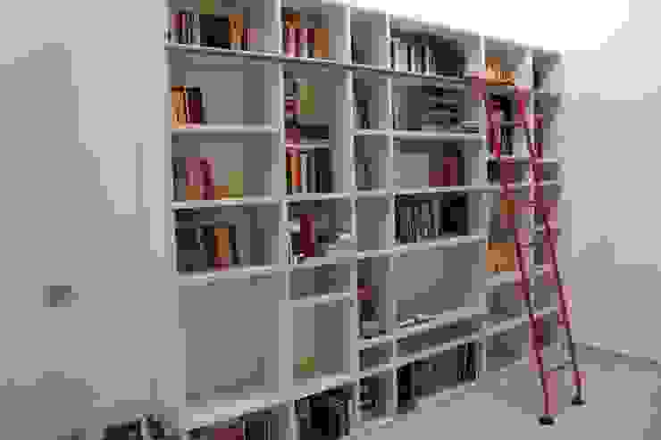 Realizzazioni Adami|Zeni Ingegneria e Architettura Modern Study Room and Home Office