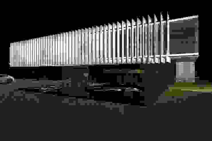 Unidade Industrial FP Arquitetos Casas modernas